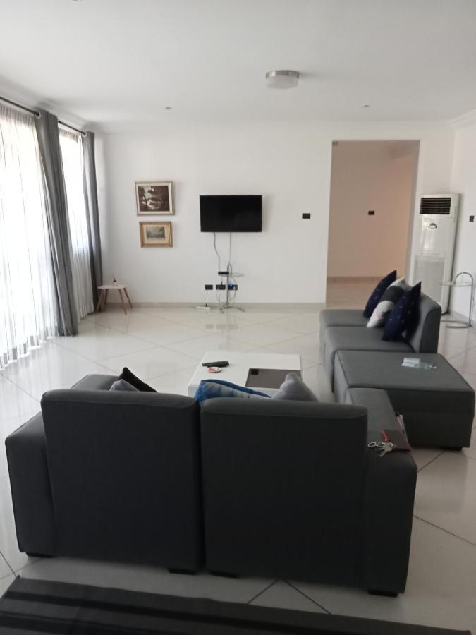 Tricia'S Place - One Family At A Time Apartment Accra Ngoại thất bức ảnh