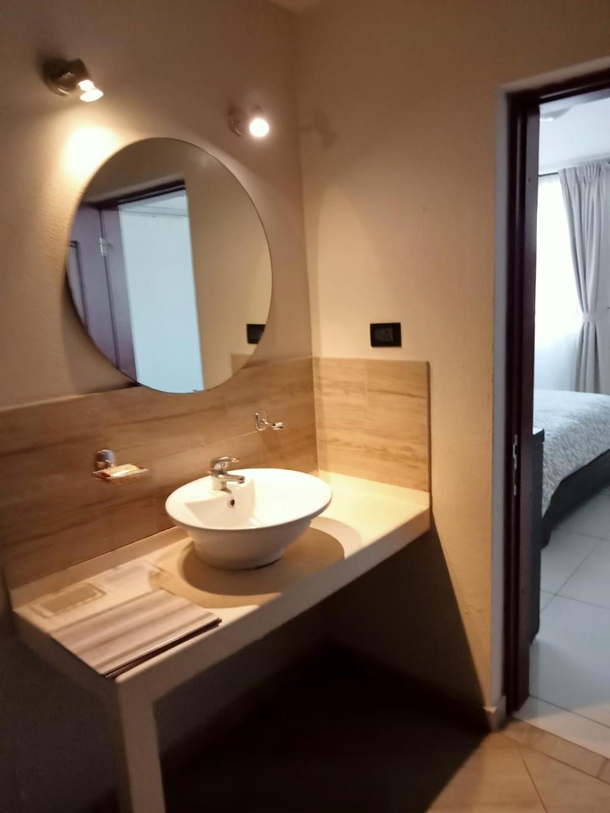 Tricia'S Place - One Family At A Time Apartment Accra Ngoại thất bức ảnh